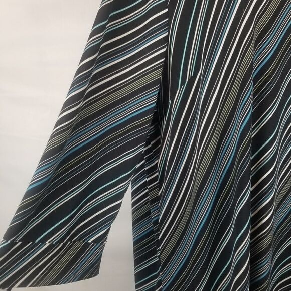 LIZ LANGE MATERNITY. SIZE XL. POLYESTER AND SPANDEX MATERNITY TOP OR DRESS. - Picture 3 of 5